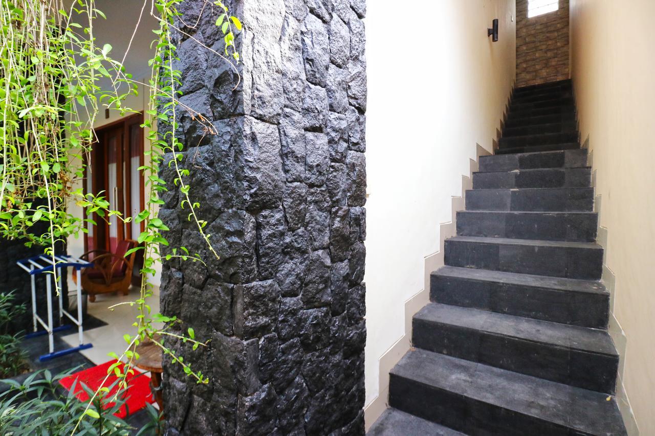D'Astri Guesthouse Sanur Redpartner เดนปาซาร์ ภายนอก รูปภาพ